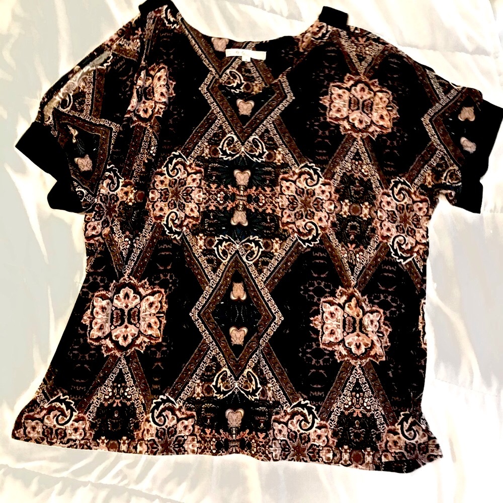 V neck paisley print  peek a boo short sleeve top
